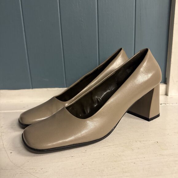 Aerosoles Women's Size 8 Taupe Tan Square Toe Block Heels Shoes Vintage Y2K - Picture 2 of 9